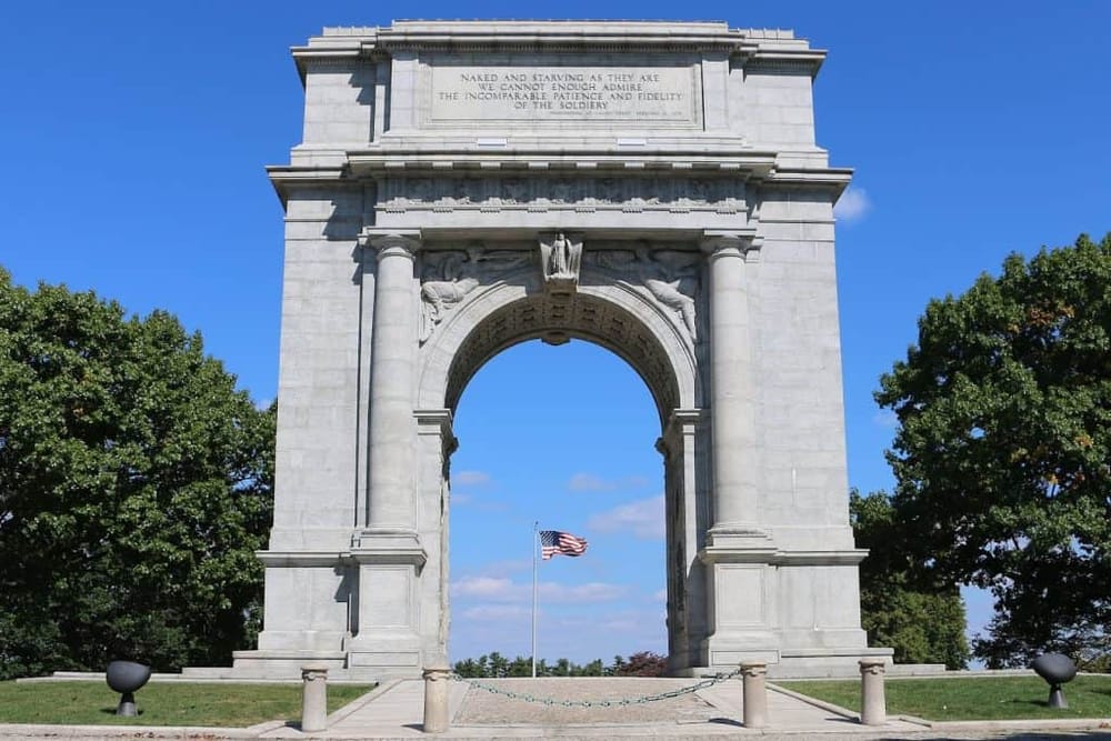 NATIONAL MEMORIAL ARCH, historical monument in Washington D.C., symbol of American patriotism and honor.