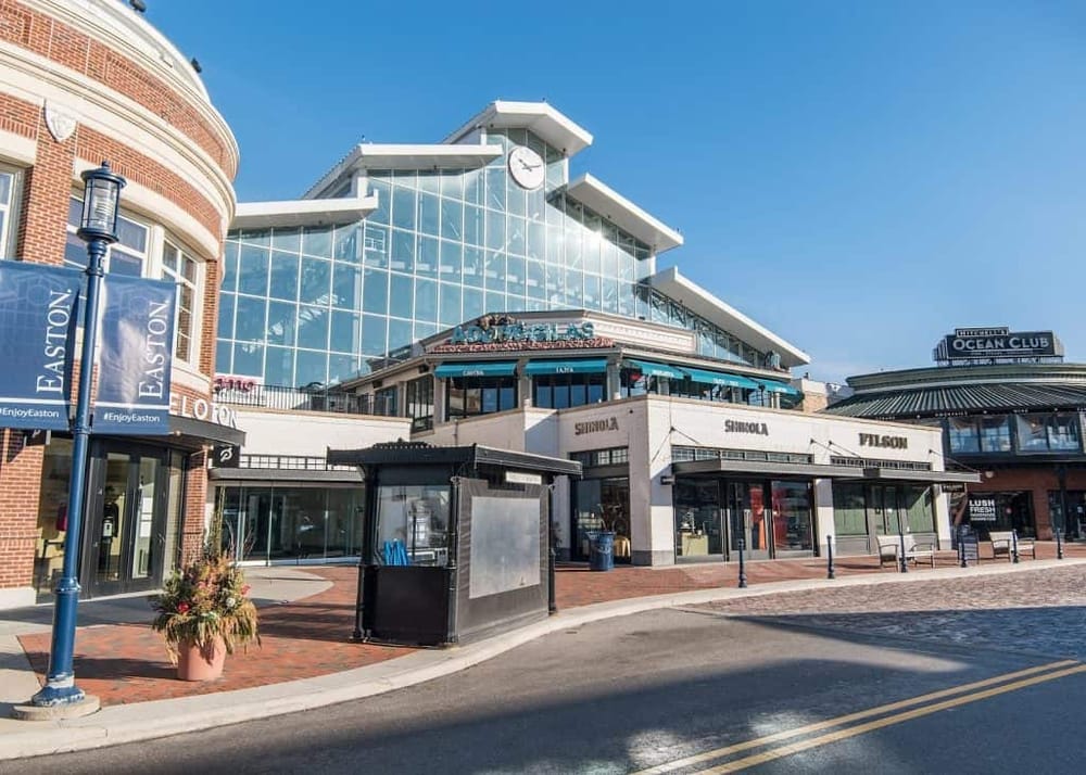 Bright shopping and dining center with modern architecture and ocean views.