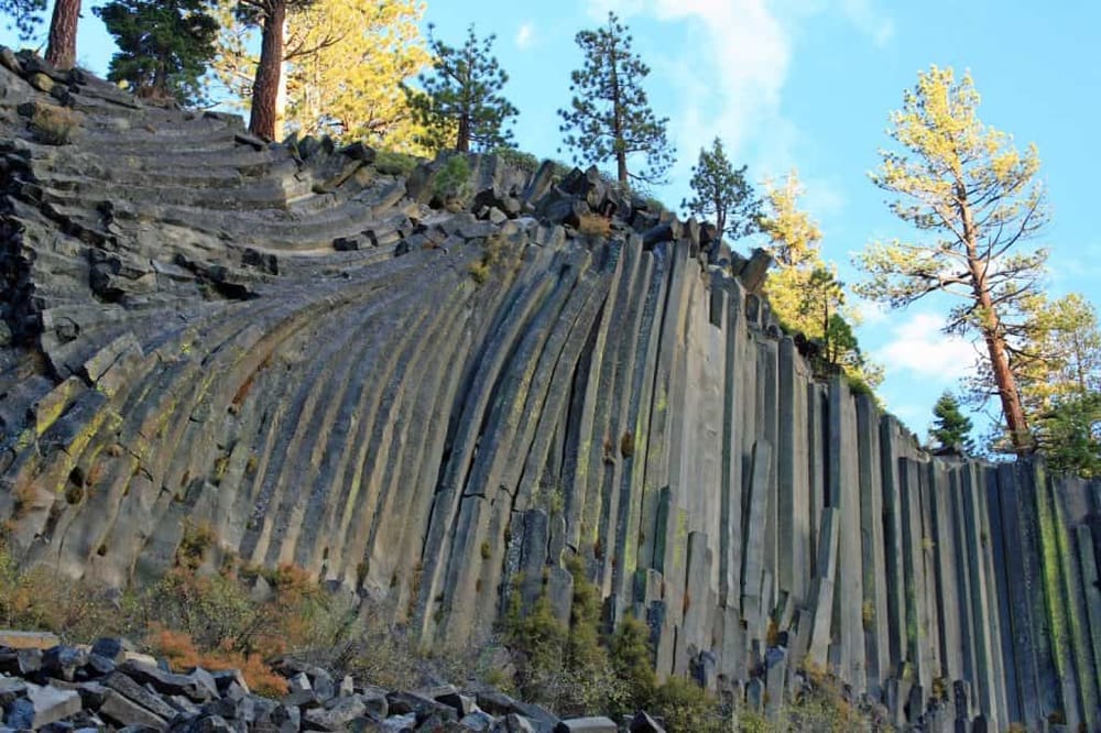 Columnar basalt formations at natural park, scenic geological landscape, outdoor nature sightseeing spot, perfect for hiking and photography.