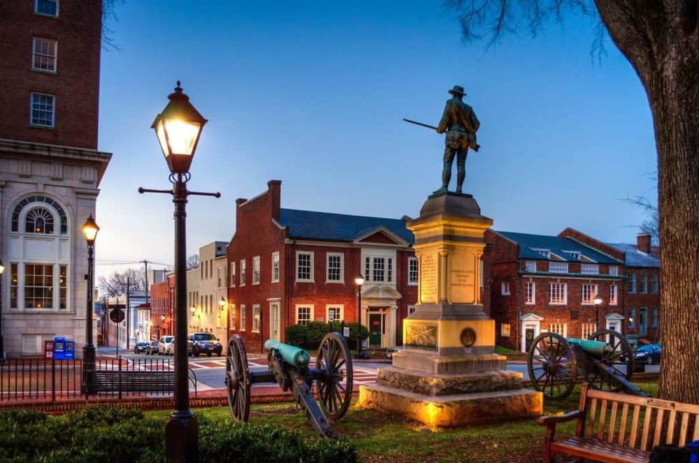 Historic Civil War monument in downtown with cannons and street lamps, showcasing a charming American small-town atmosphere.