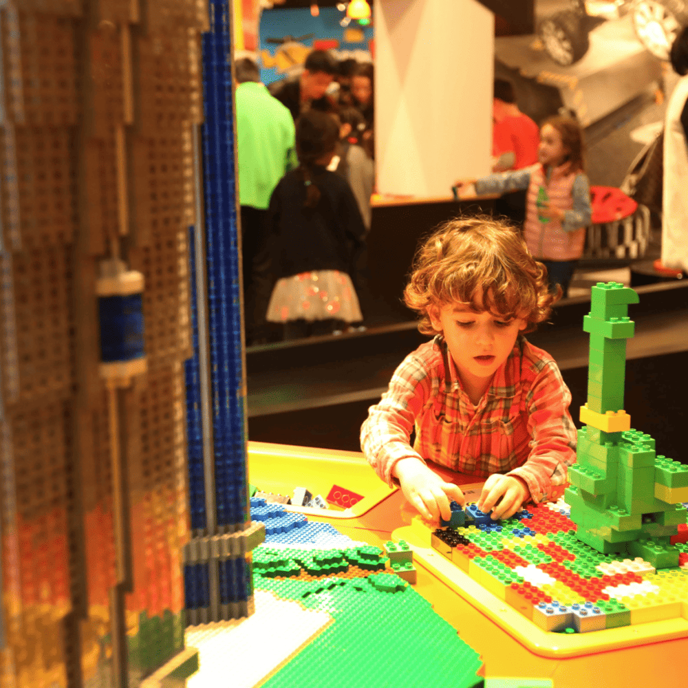 Build inside the LEGOLAND Discovery Center