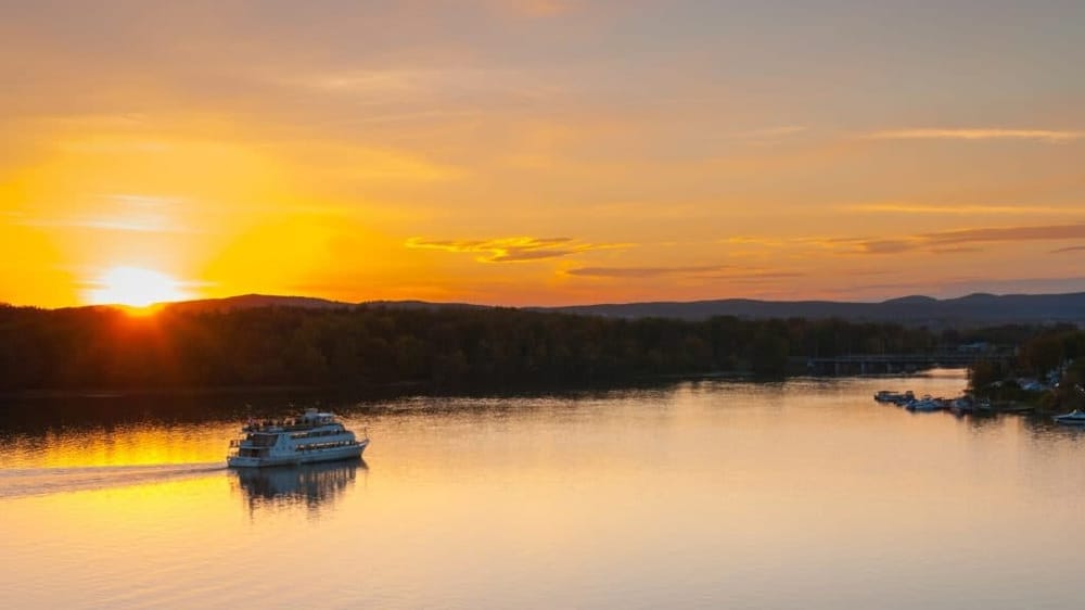 Lone Star Riverboat – Bat Watching Sunset Tours