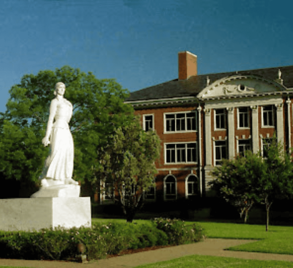 Pioneer Woman Statue