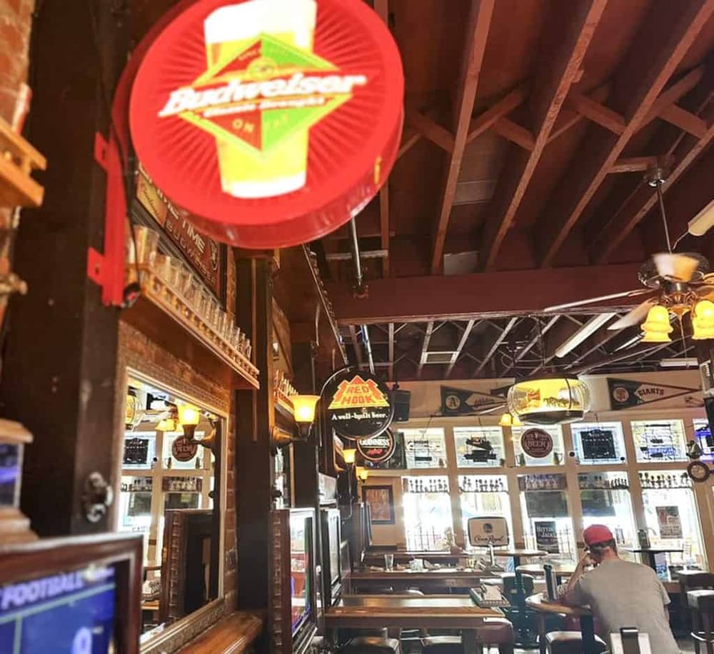 Ausiello's 5th Street Bar and Grill