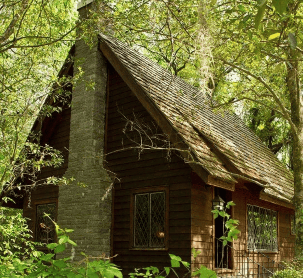 Lichgate on High Road