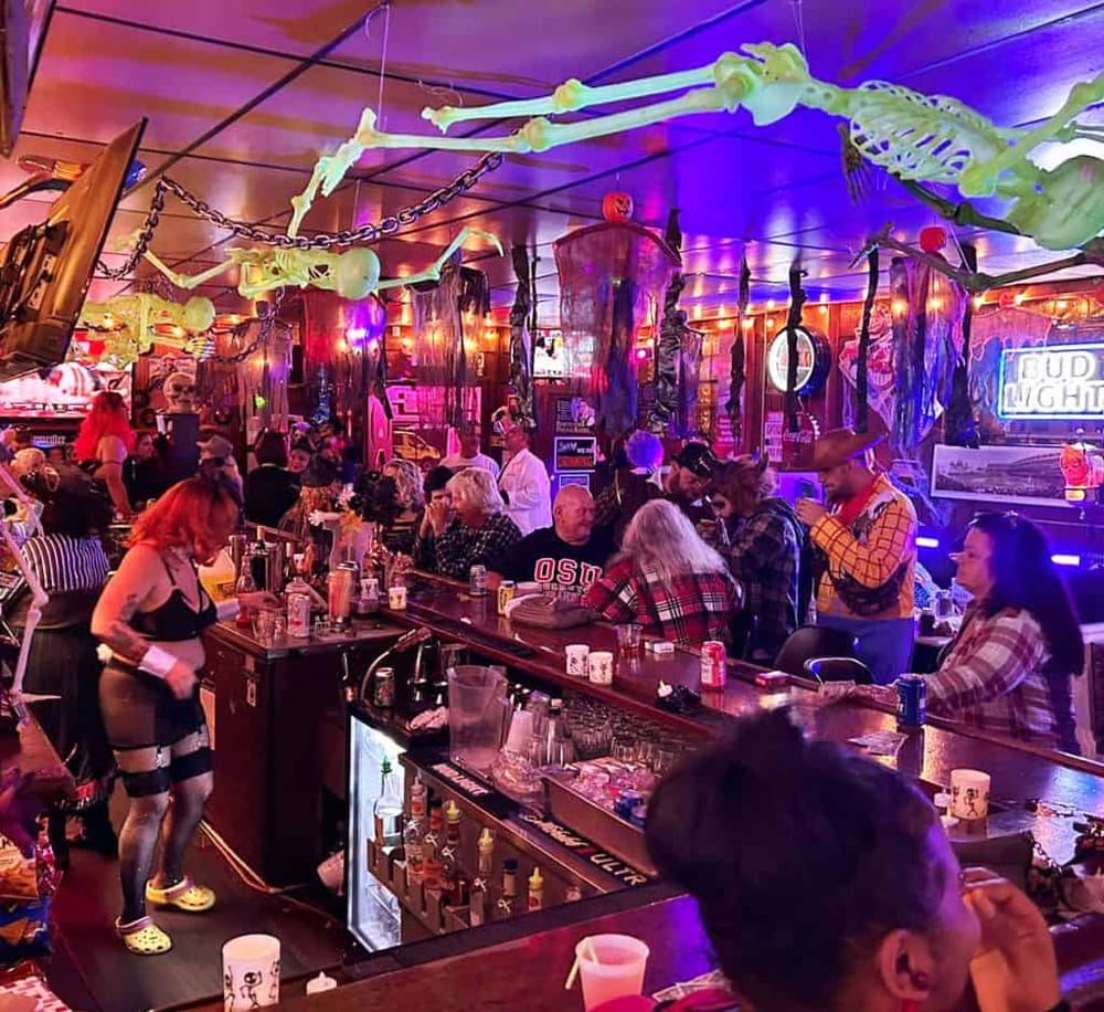 The Pour House of Warren