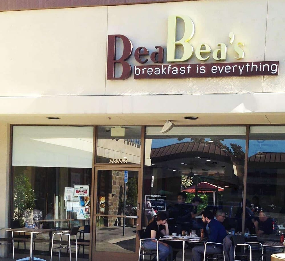 Delicious breakfast at Read B's restaurant, featuring outdoor seating and cozy ambiance.