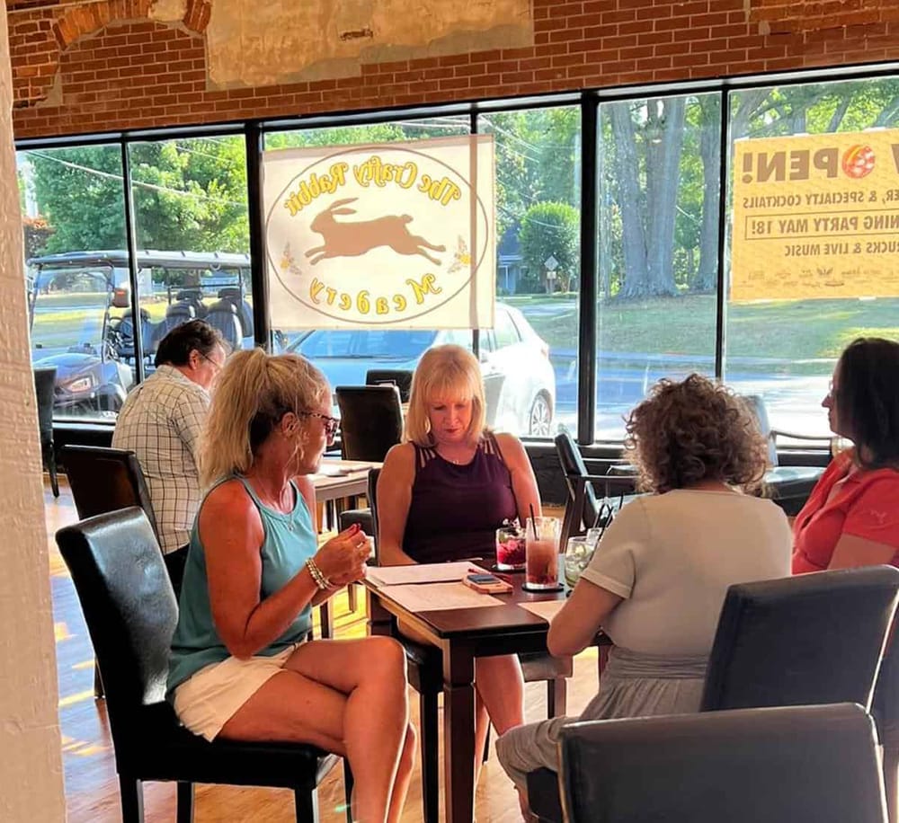 Beach City Ristorante offers a cozy dining experience with friends, featuring delicious Italian dishes and refreshing drinks.