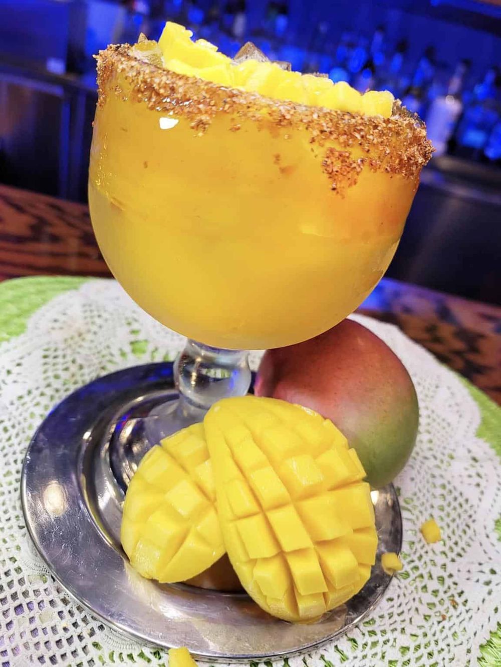 Refreshing mango margarita cocktail with salt-rimmed glass and fresh mango slices, perfect for tropical drinks.