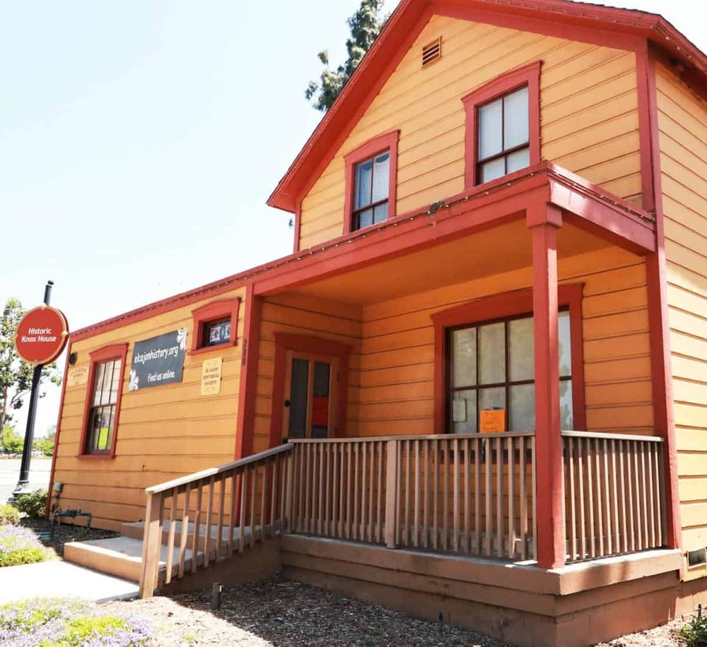 1. Historic Knox House, a well-preserved example of early American architecture with a welcoming front porch.