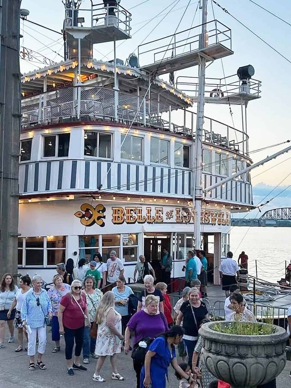 Elegant riverfront dinner cruise on Lake Union with city skyline views and historic steamship Belle of Louisville.