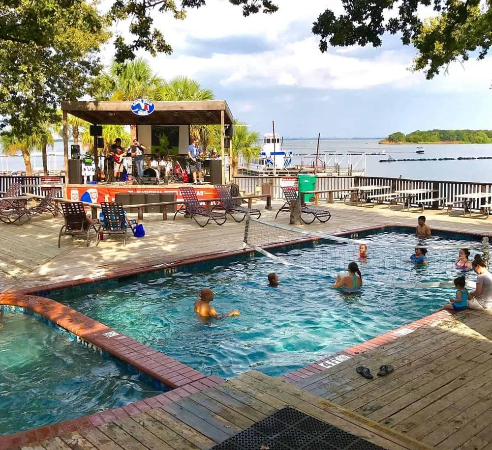 Relaxing waterfront pool with live music | QuestForDirections.