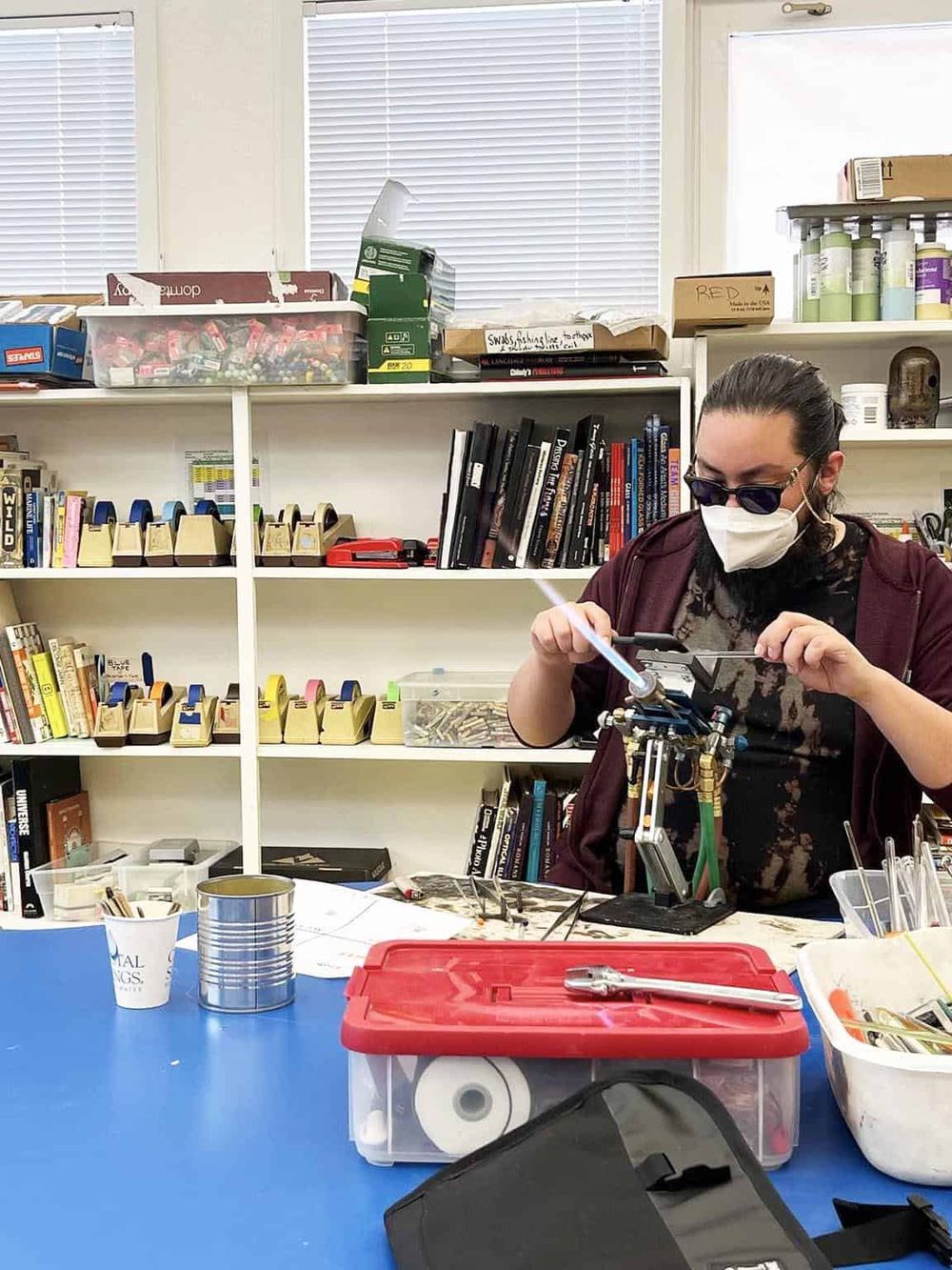 Precise image analysis is not possible. Please provide the image or a detailed description.