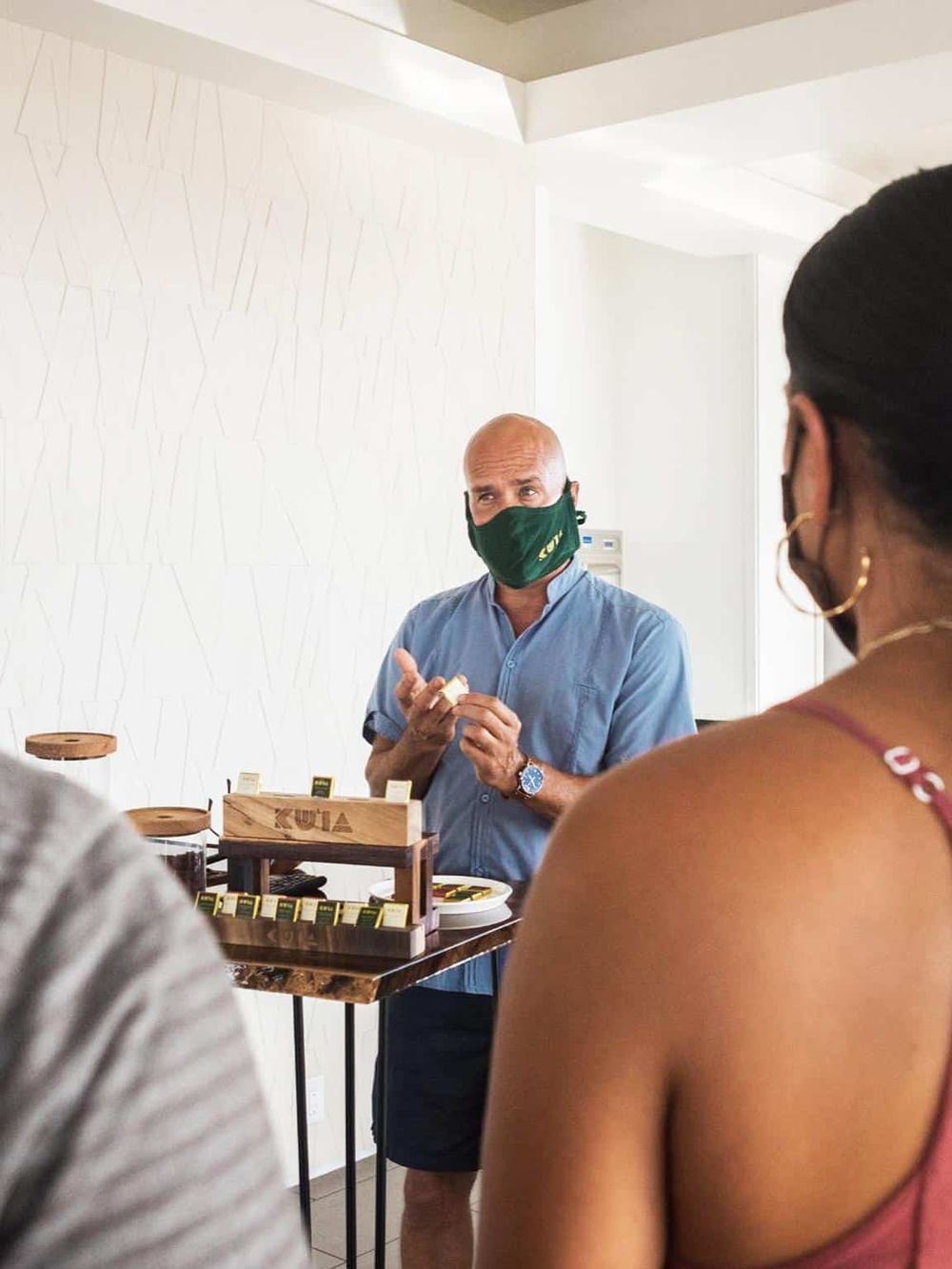 Personalized tour guide explaining local attractions at QuestForDirections.