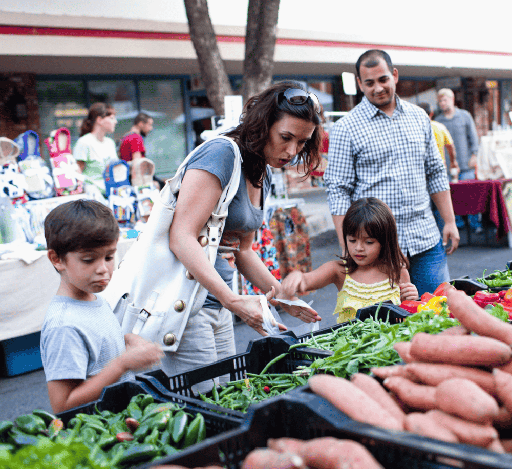 Fresh produce shopping at a local farmers market for nutritious ingredients.