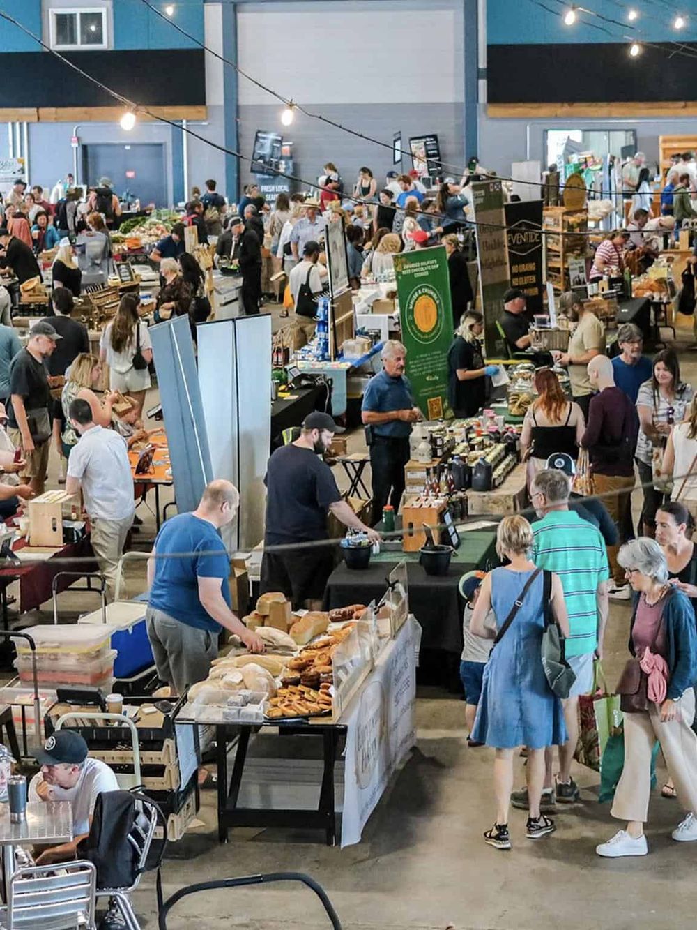 Fresh produce and food vendors at a bustling farmers market for local organic shopping and sustainable eating.