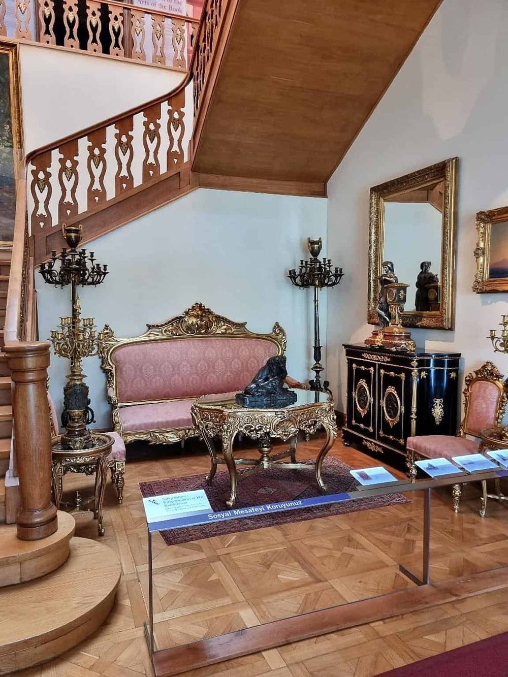 Elegant historic house interior with vintage furniture and ornate décor.