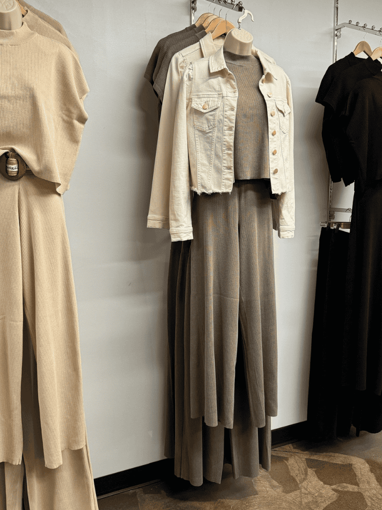 Comfy fall outfits with layered jackets, sweaters, and wide-leg pants for stylish casual wear.