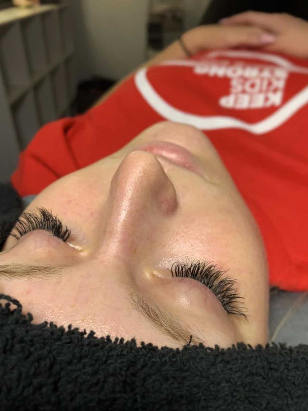 Beautiful eyelash extension application at QuestForDirections, enhancing natural beauty and confidence.