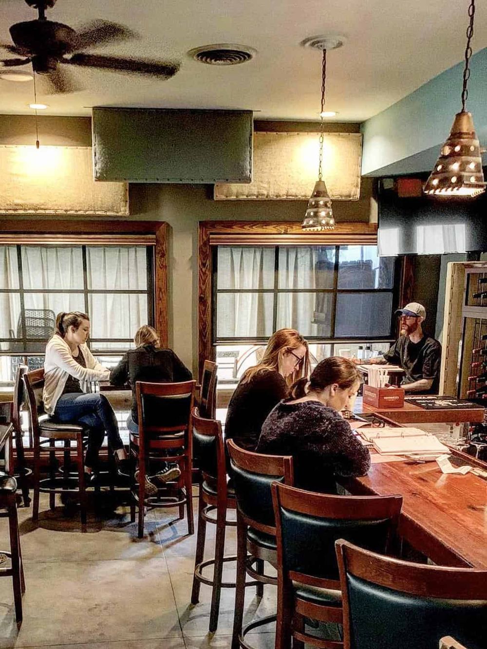 Cozy restaurant interior inspiring inviting dining experience, perfect for food lovers and social gatherings.