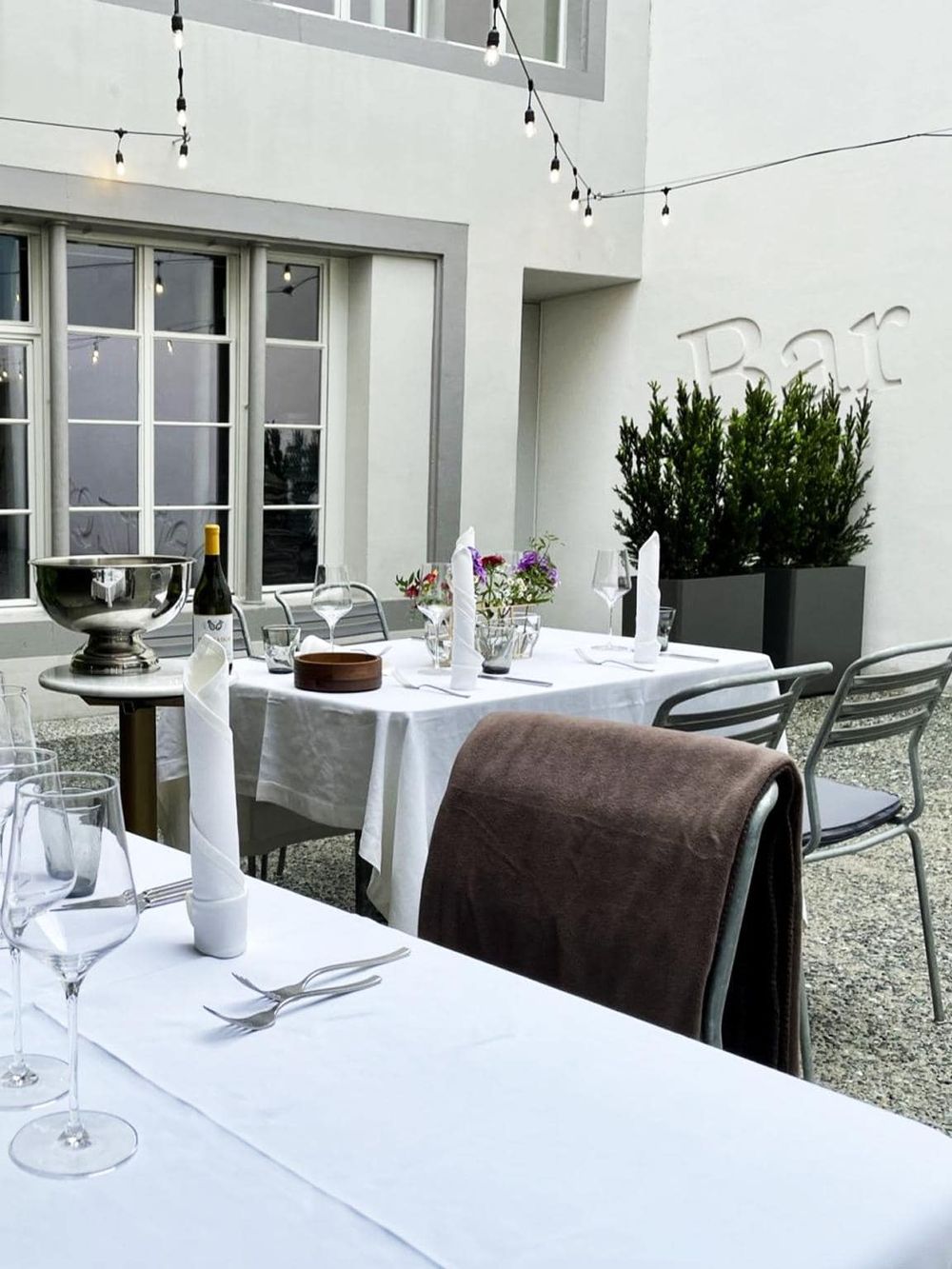 Elegant outdoor dining setup at QuestForDirections, perfect for a memorable dinner experience.