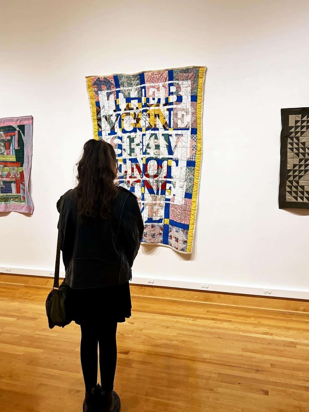 Vivid quilt art exhibit at QuestForDirections inspiring creativity and craftsmanship.