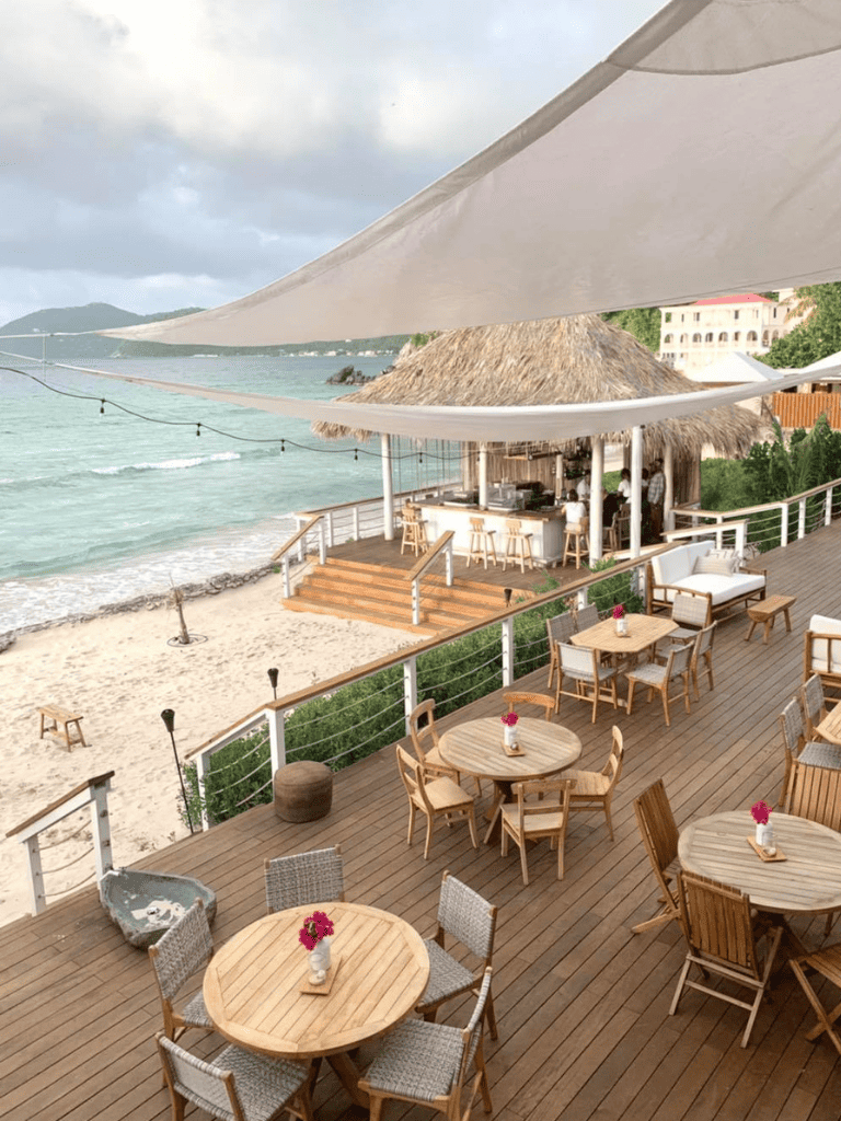 Beachside dining at QuestForDirections waterfront restaurant with ocean views and tropical ambiance.