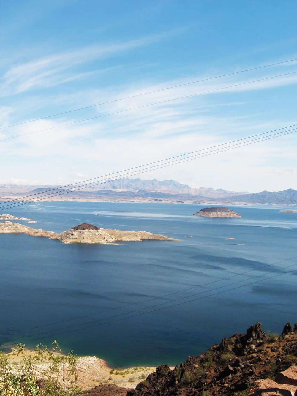 Scenic view of Lake Mead with surrounding desert mountains, perfect for navigation and outdoor adventure.