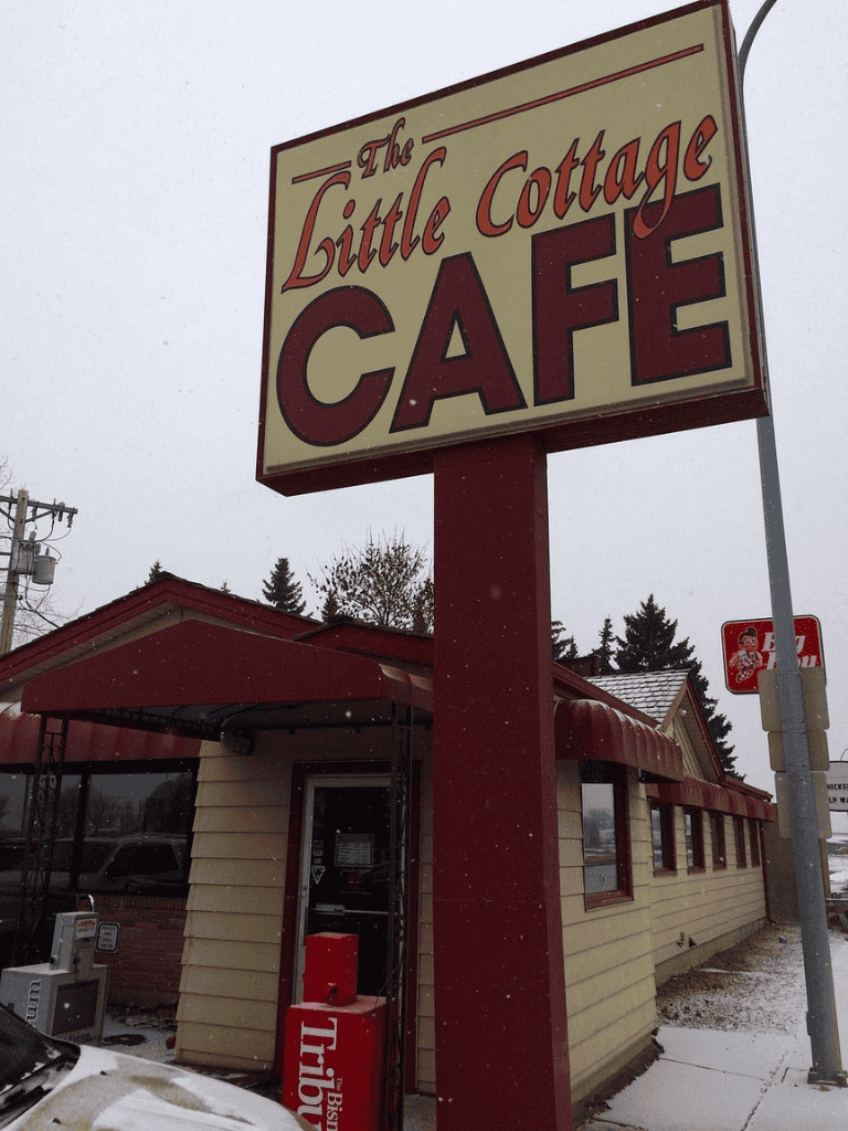 Cozy local café featuring homemade snacks, warm atmosphere, and friendly service. Perfect for small gatherings and weekend mornings.