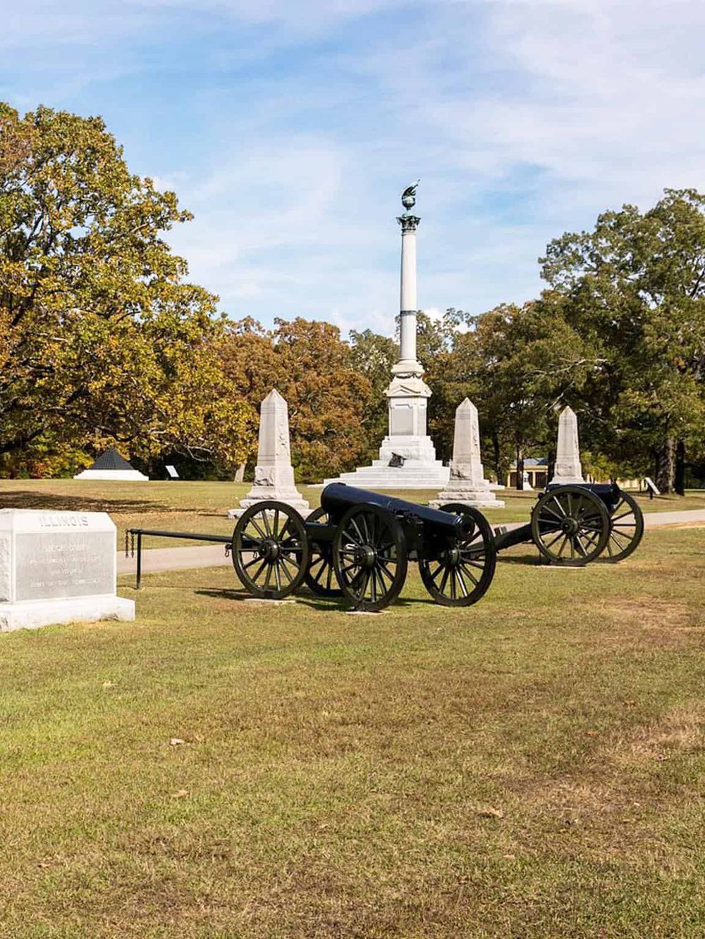 Civil War monument featuring a cannon at Illinois State Capitol grounds for historic preservation and public education.