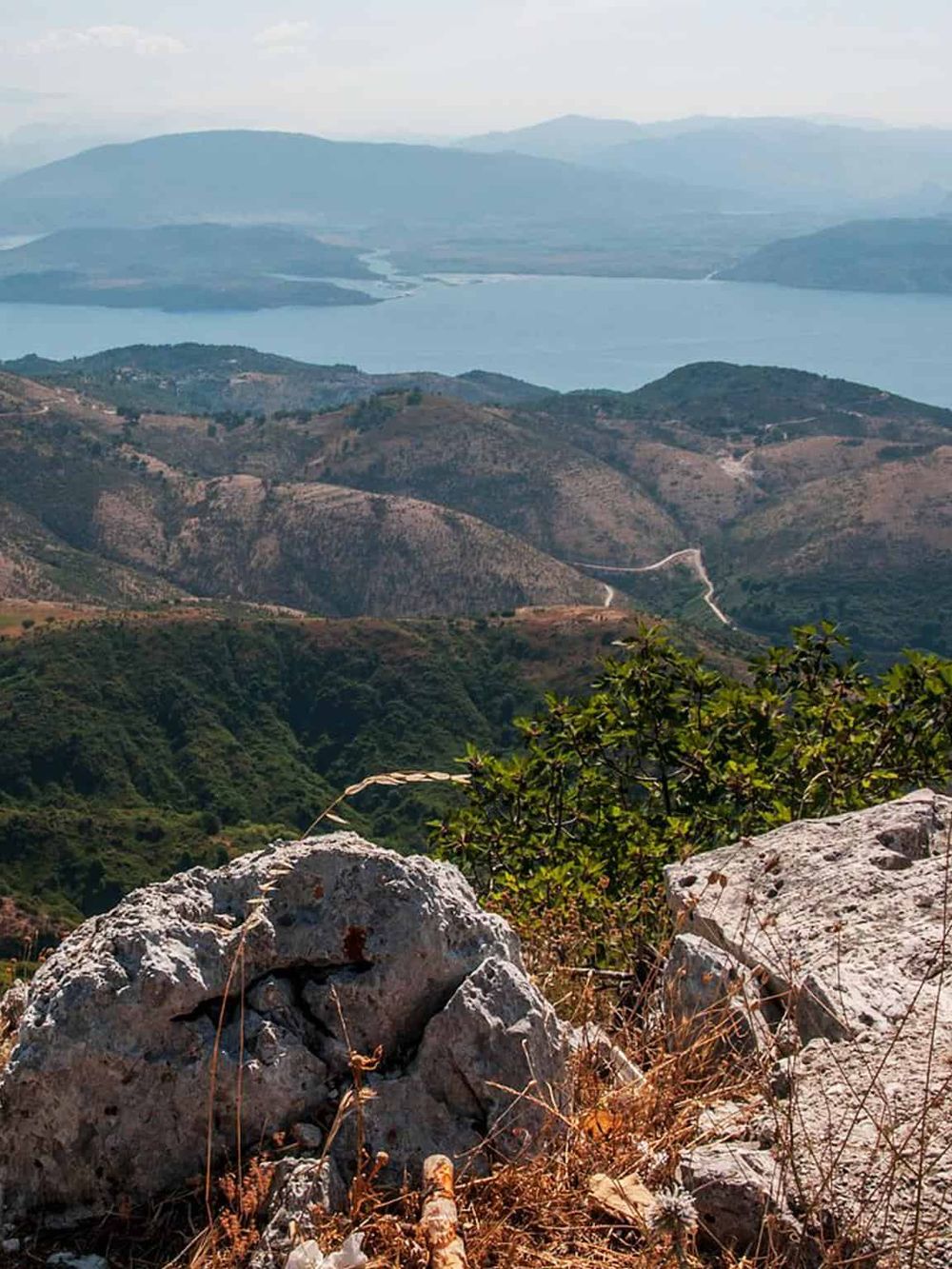 Spectacular mountain and lake view, perfect for outdoor adventures and scenic exploration.