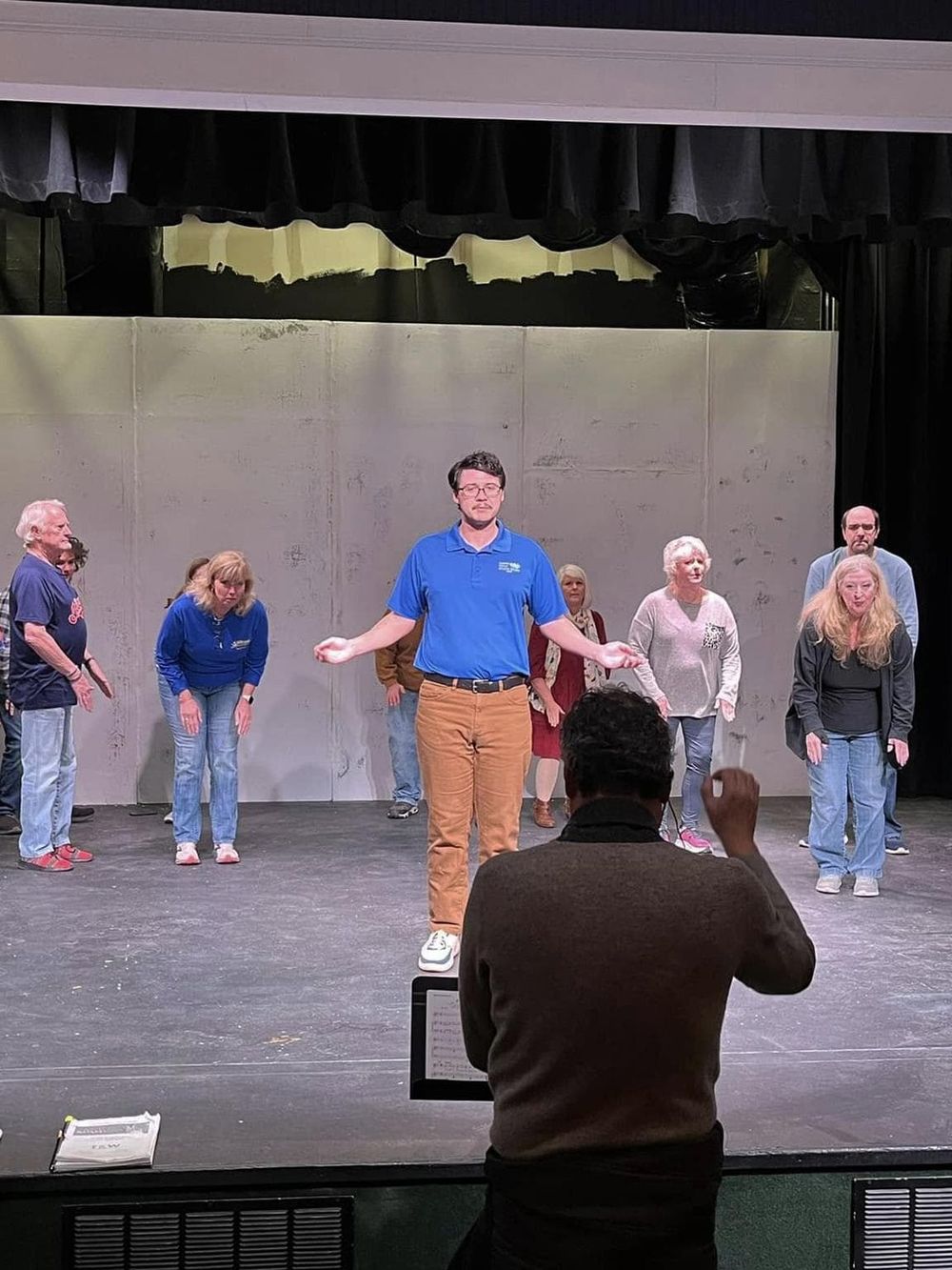 Acts of performing on stage during a theatrical rehearsal or practice session.