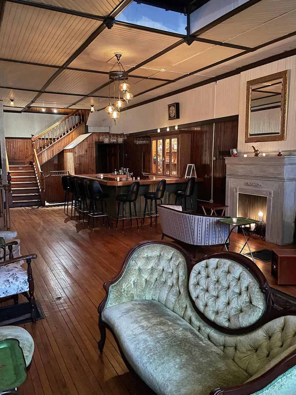 Charming vintage-style living room with a bar, cozy seating, and elegant decor, perfect for social gatherings.