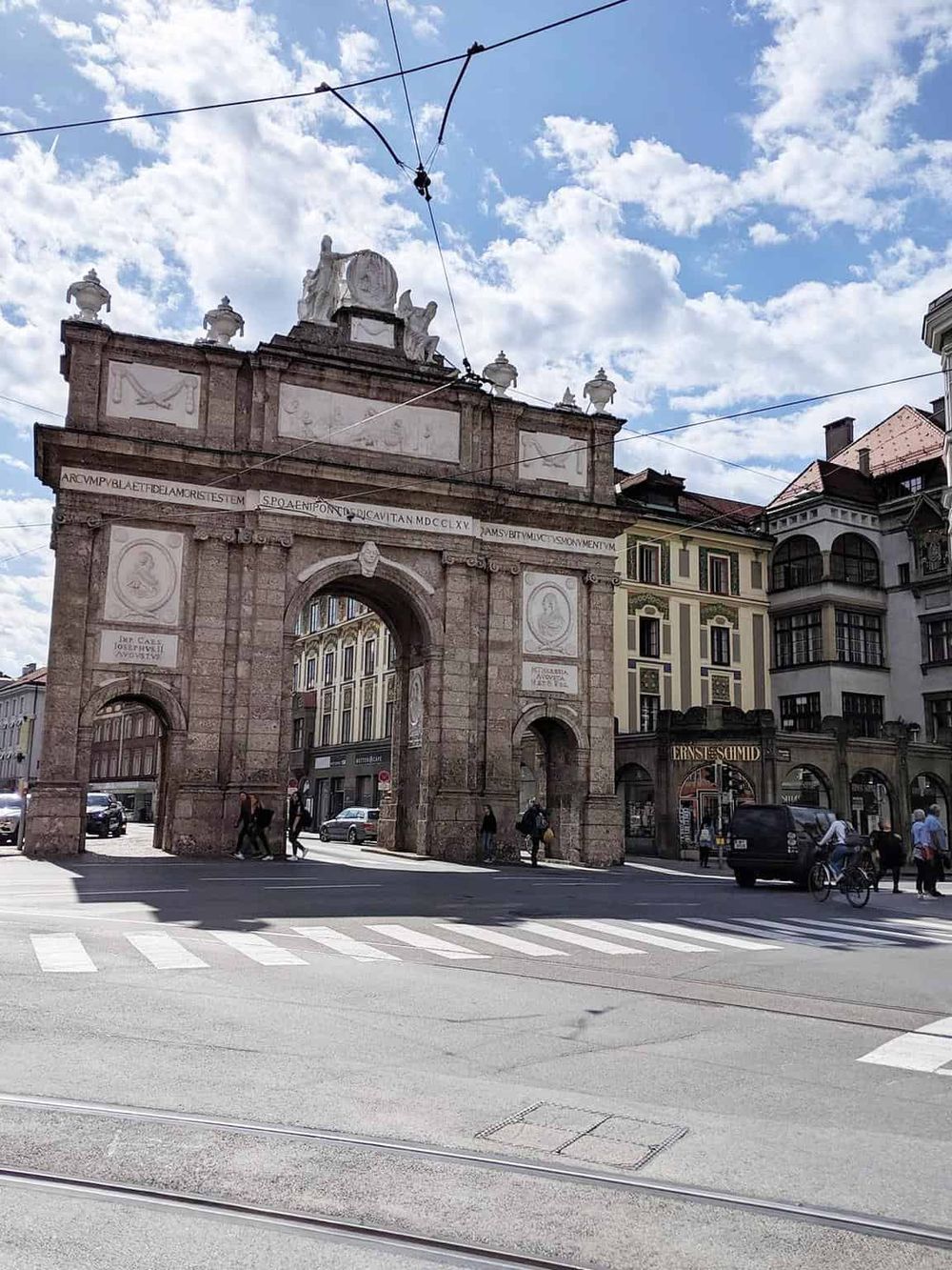 Historic city arch gateway in Munich, Germany – popular travel and cultural destination.