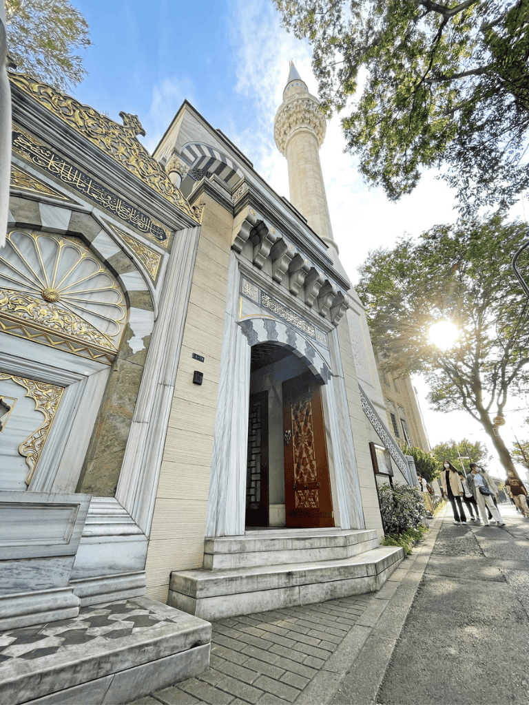 Magnificent mosque with intricate architecture and towering minaret, showcasing Islamic artistry and spirituality.
