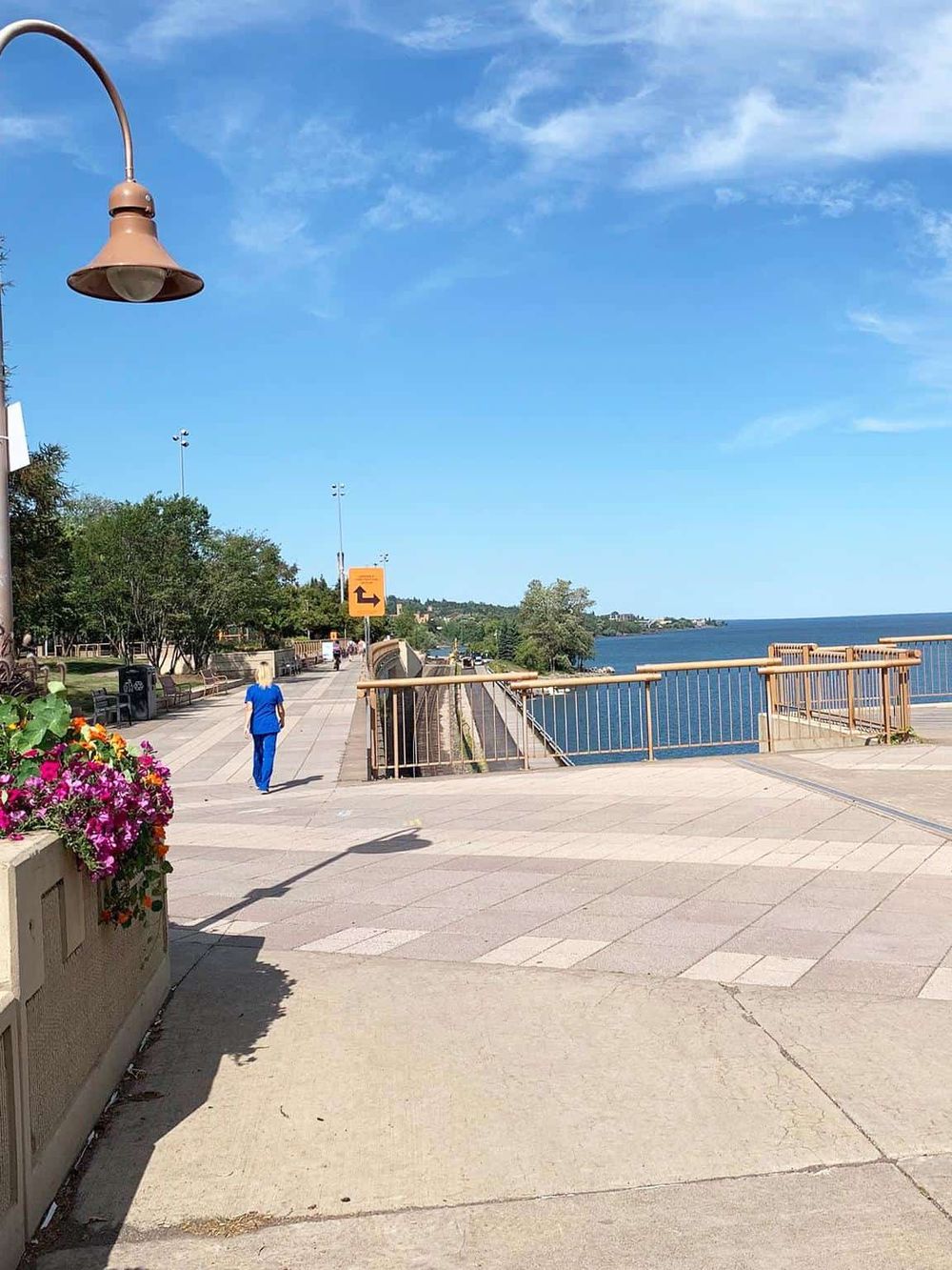 Scenic lakeside walkway with scenic views, clear blue sky, and relaxing atmosphere. Perfect for outdoor walks and leisure activities.