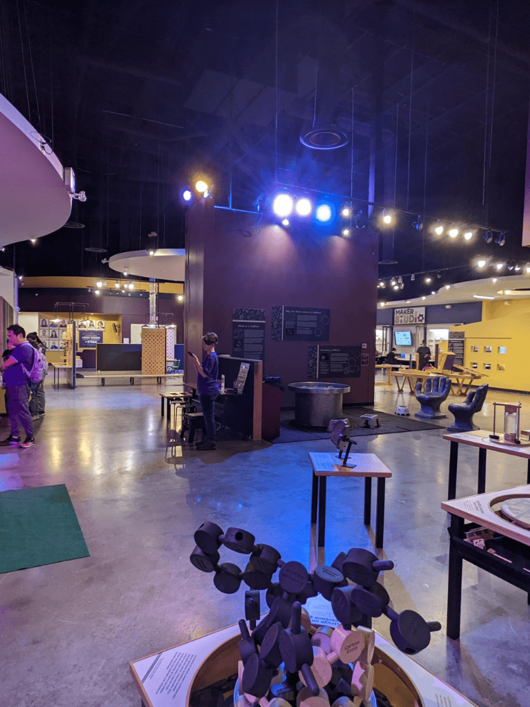 D 활이트 1. interactive science exhibits and science discovery area at Quest for Directions museum.