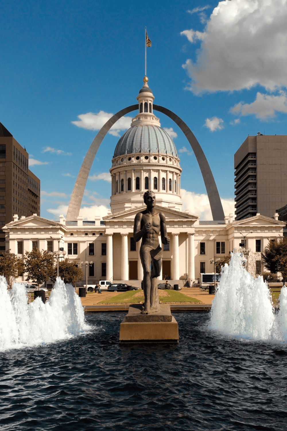 Landmark of St. Louis with the Gateway Arch and Old Courthouse, popular tourist destination.