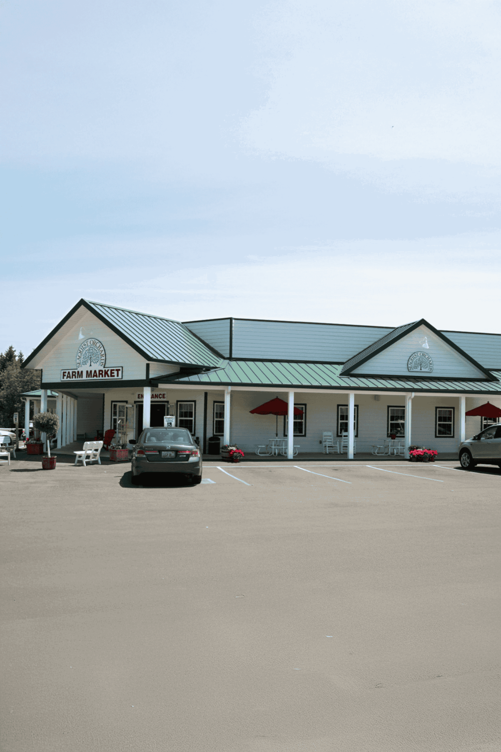 Cozy farm market storefront with outdoor seating and ample parking, perfect for farm-to-table shopping.