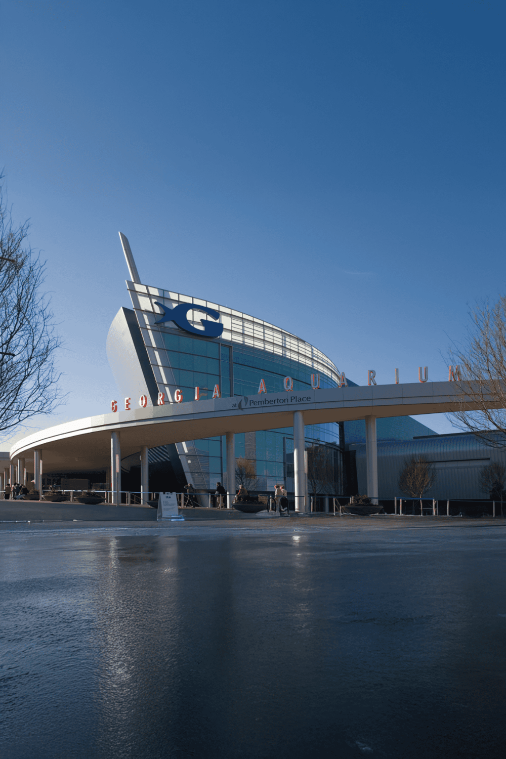 Modern Georgia Aquarium building exterior with clear blue sky.