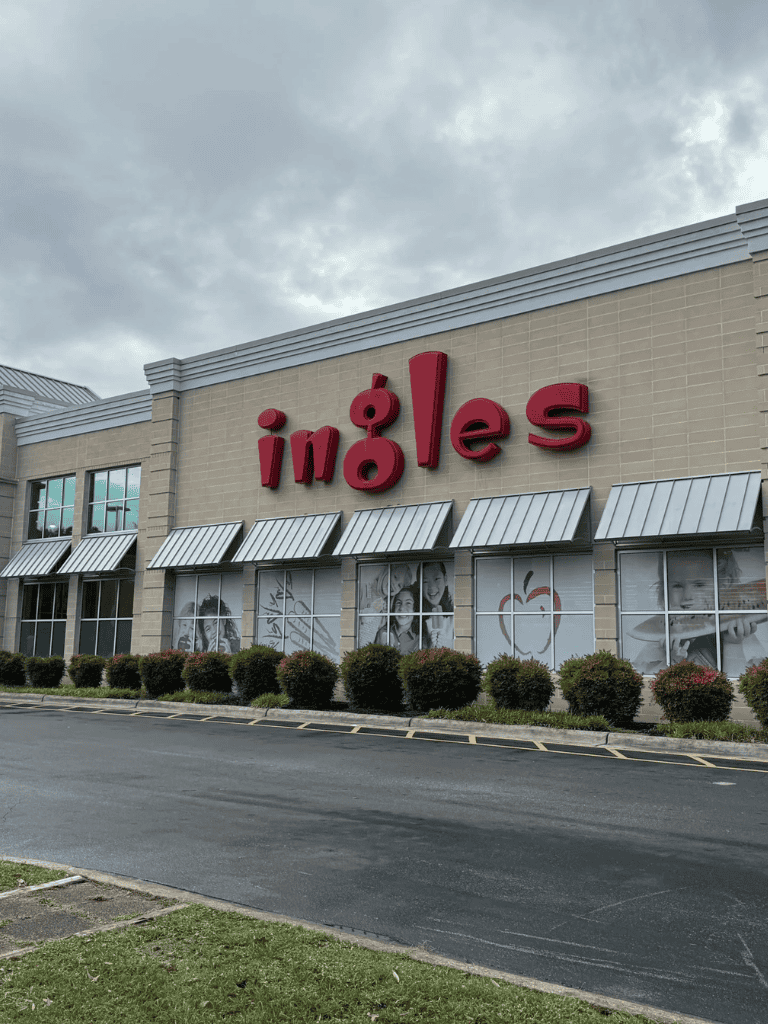 Family-friendly children's clothing store for kids, toddlers, and infants at Ingles.