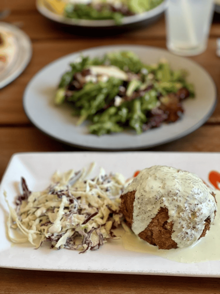 Creamy coleslaw with fried chicken drizzled in white gravy for classic Southern comfort.