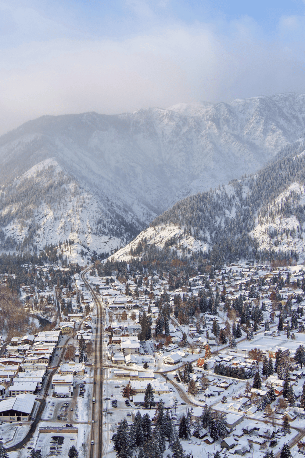 Serene snow-covered mountainous town with scenic winter landscape and residential neighborhood, perfect for travel and outdoor adventures.