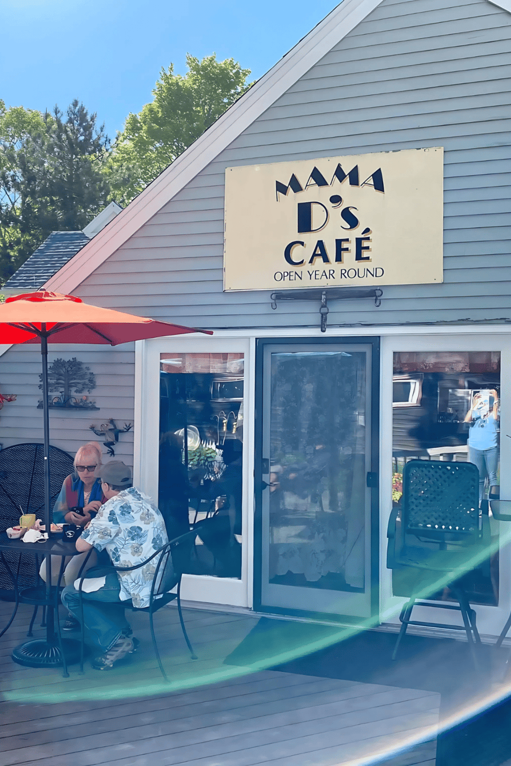 Family-friendly café with outdoor seating, cozy atmosphere, and sunny weather in a charming neighborhood.