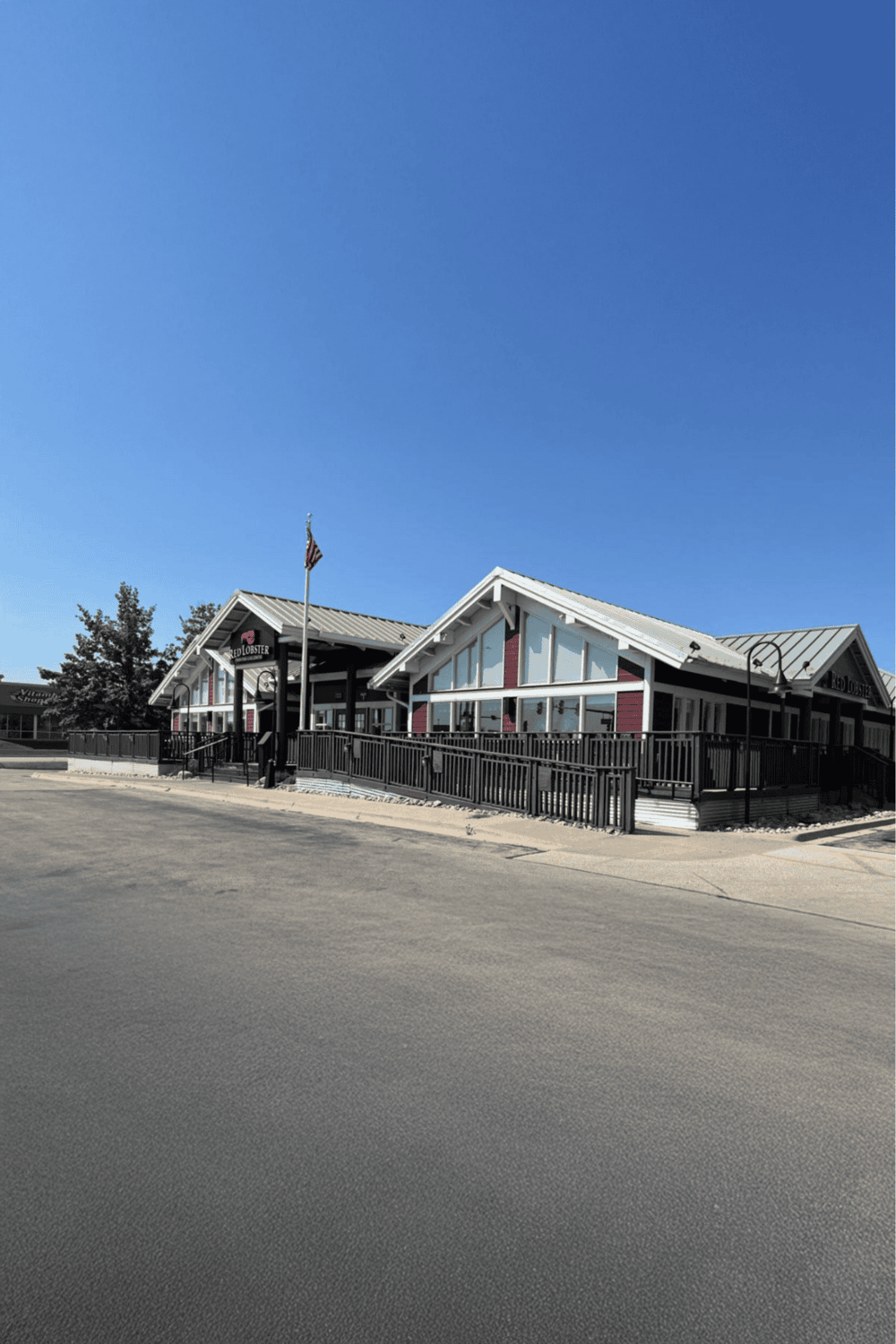 Red Lobster restaurant exterior at daytime with clear blue sky, highlighting dining, seafood, and hospitality.