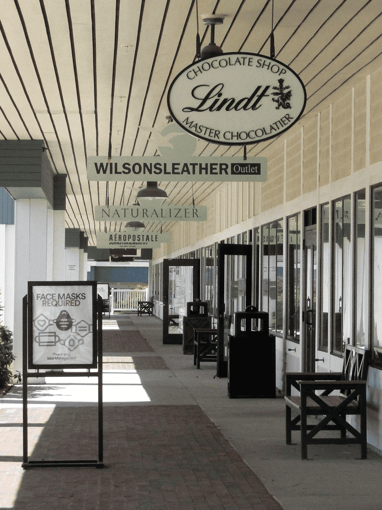 Outlets and shops at QuestForDirections shopping mall with Lindt Chocolate signage.