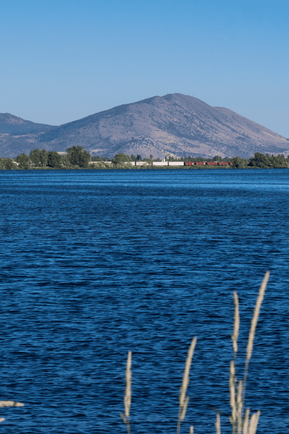 Serene lake with mountain backdrop, perfect for outdoor adventures and nature exploration.