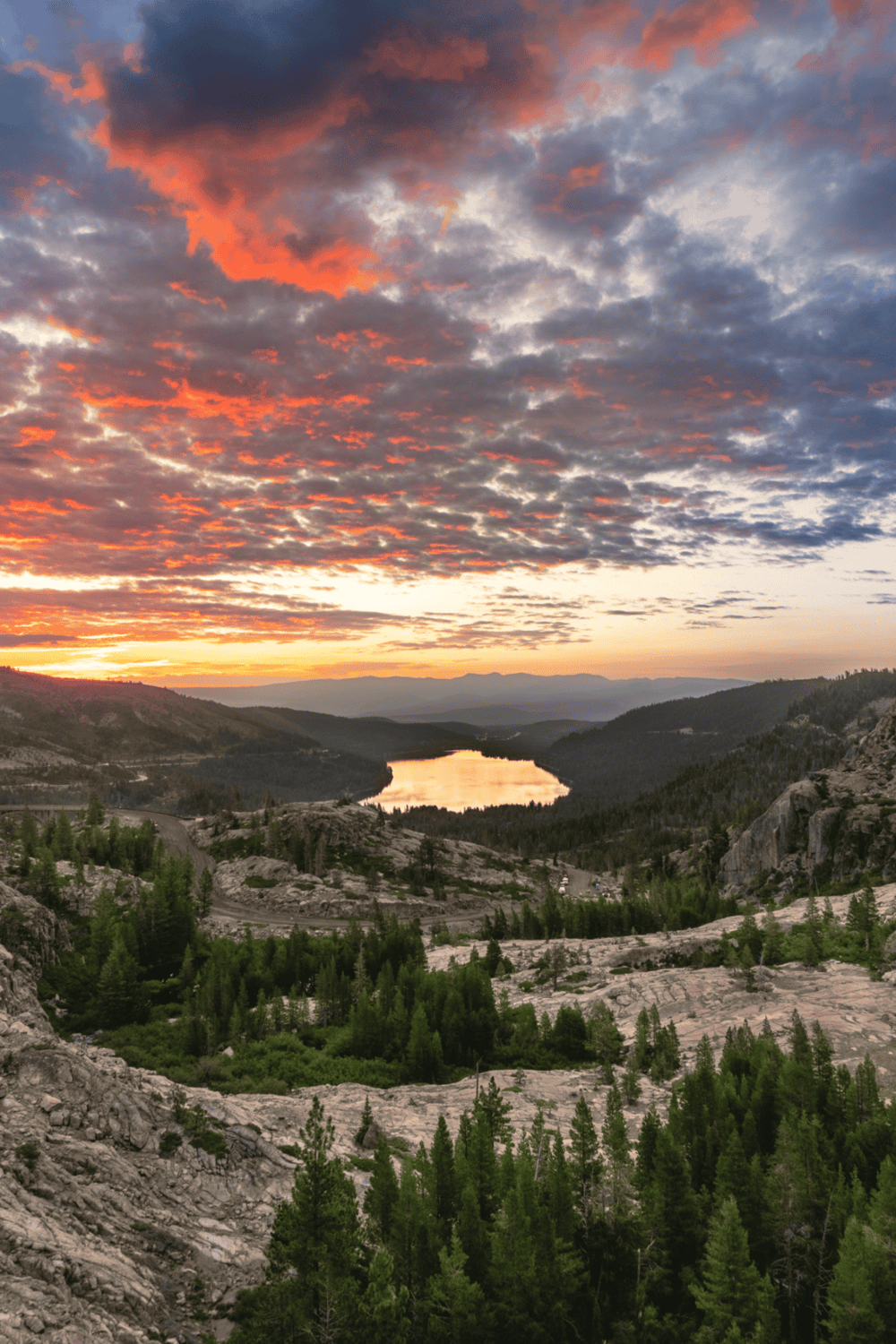 Majestic mountain landscape with a serene lake during sunset, ideal for outdoor adventure and travel enthusiasts.