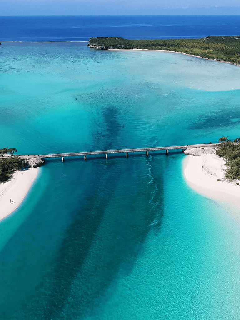 Pristine turquoise waters at Lake McKenzie on Fraser Island, Queensland, Australia.