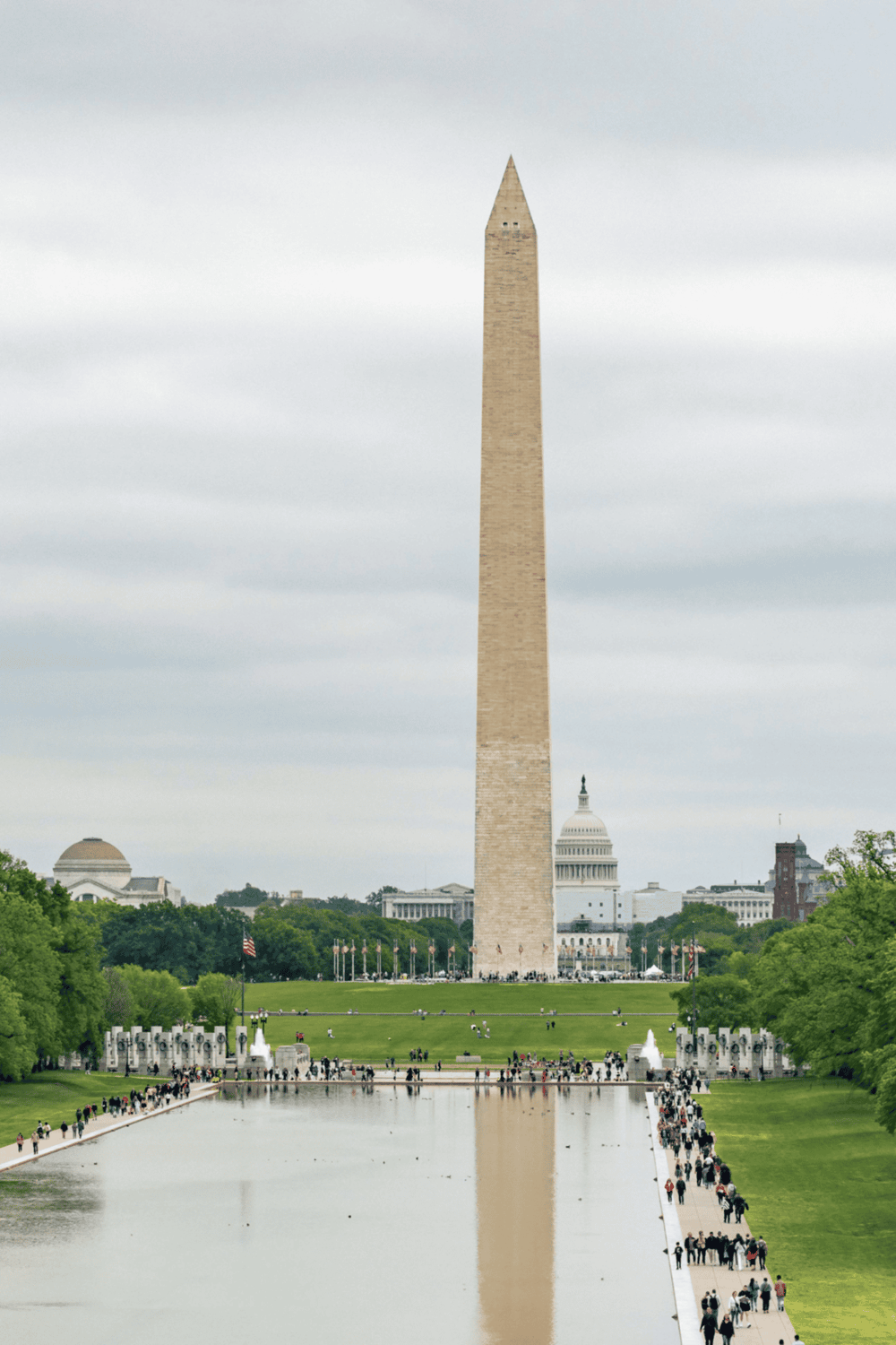 1. Washington Monument in Washington, D.C., popular tourist attraction and historical landmark.